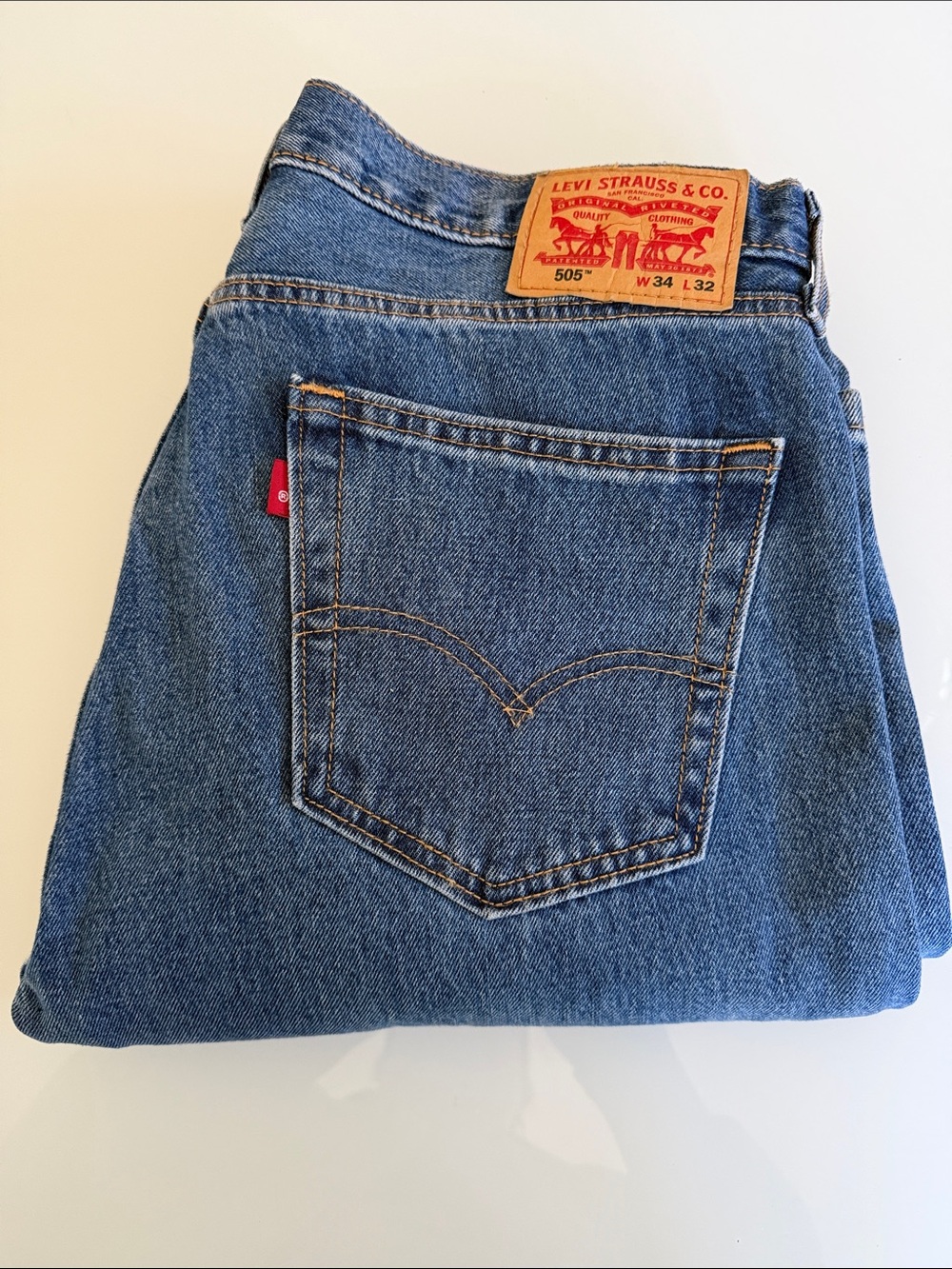 Levi's 505 Men's Blue Jeans - size 34/32